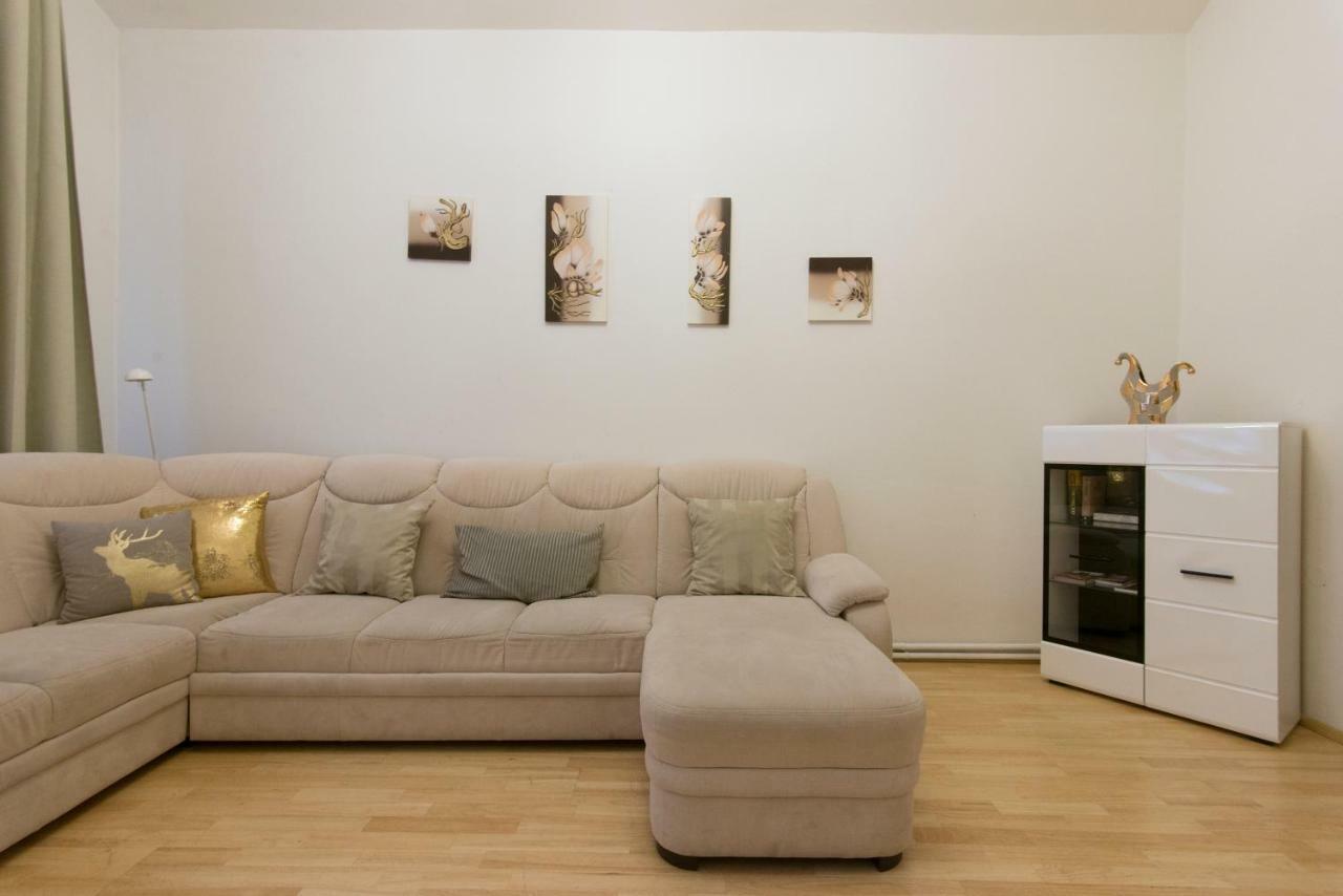 Spacious Apartment Near Wenceslas Square プラハ エクステリア 写真