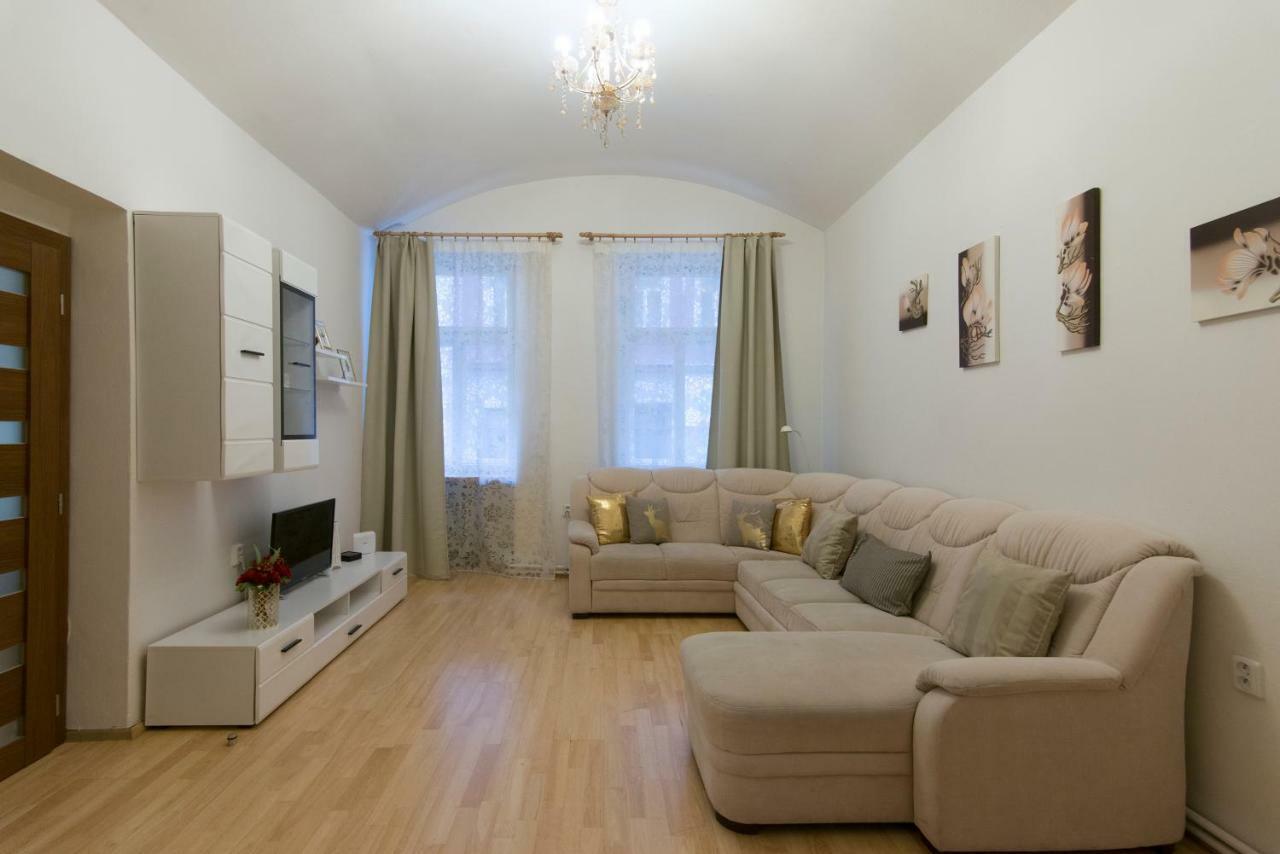 Spacious Apartment Near Wenceslas Square プラハ エクステリア 写真
